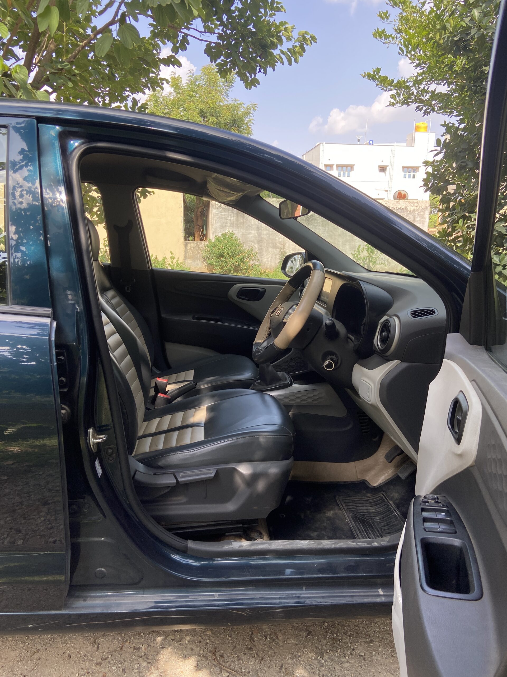 Hyundai grand i10 car for sale in bangalore by big motors yelahanka (1)